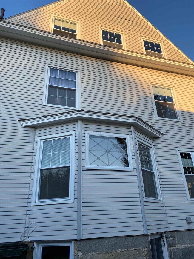 Building Photo - 418 E High St