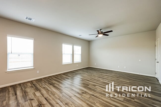 Building Photo - 13605 Paxton Blvd