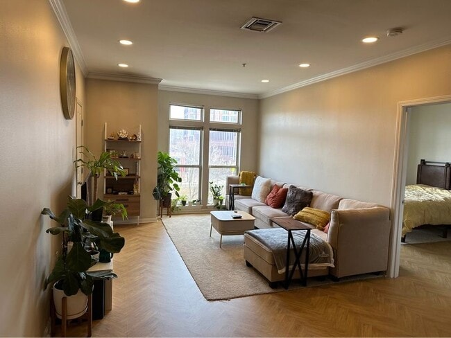 Foto del edificio - 903 Providence Pl