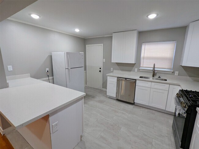 Foto del edificio - 4714 Oakshire Dr