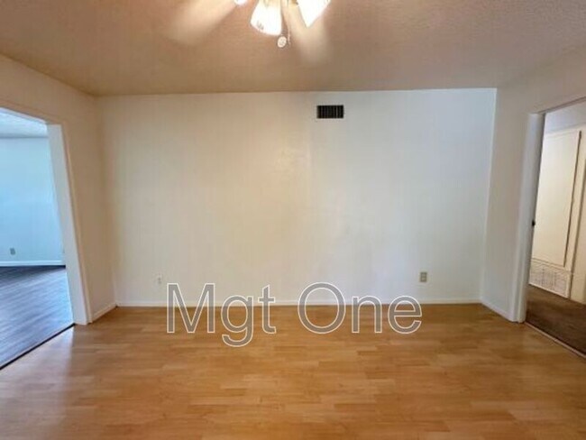 Building Photo - 561 Spruce St