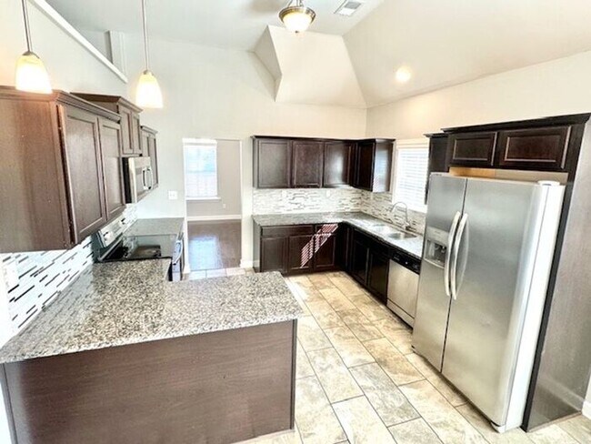 Foto del edificio - Now Leasing A 4-Bedroom 2 Bath Home In Oli...