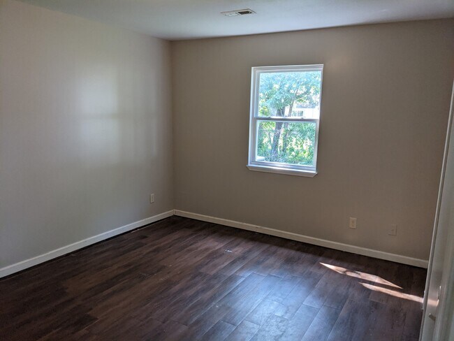 Building Photo - 1100 S Richmond Ave