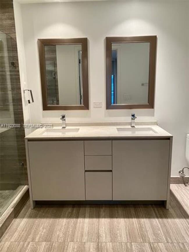 Building Photo - 1010 Brickell Ave