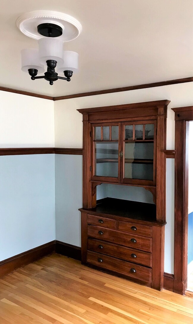 Building Photo - 28 Vincent Ave