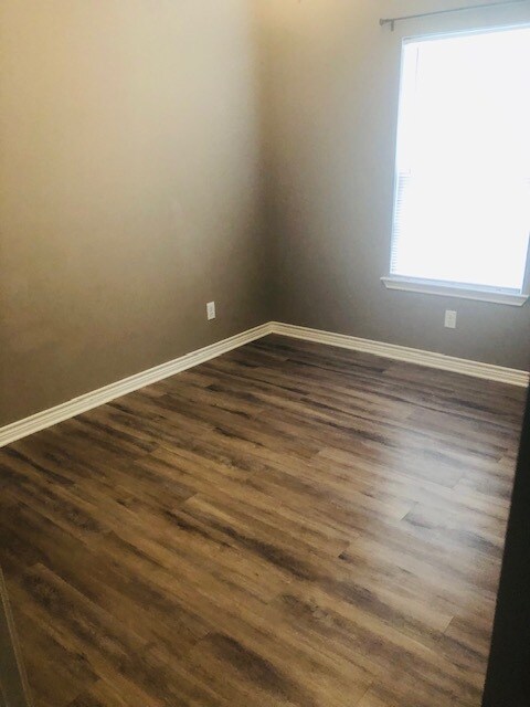 dormitorio - 212 Omaha St