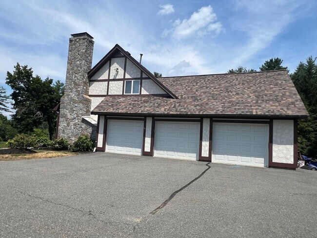 Foto del edificio - 2 Cider Mill Rd