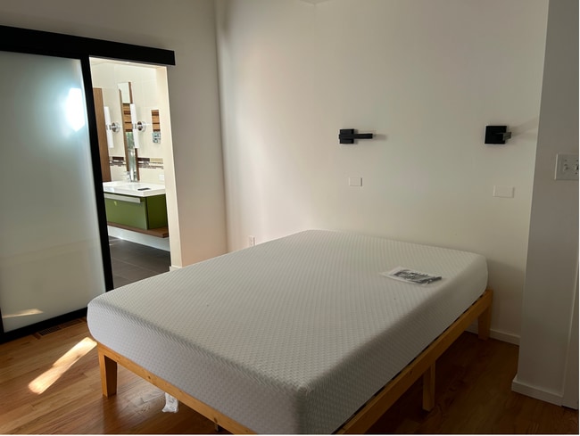 master bedroom - 204 Cowper St