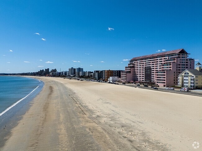 Building Photo - 356 Beach St