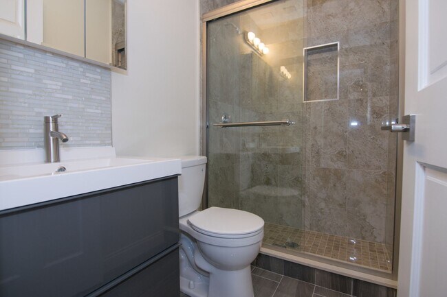 Foto del edificio - Nicely renovated 3 bed unit in Brookline