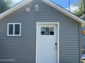 Building Photo - 406 4th Ave