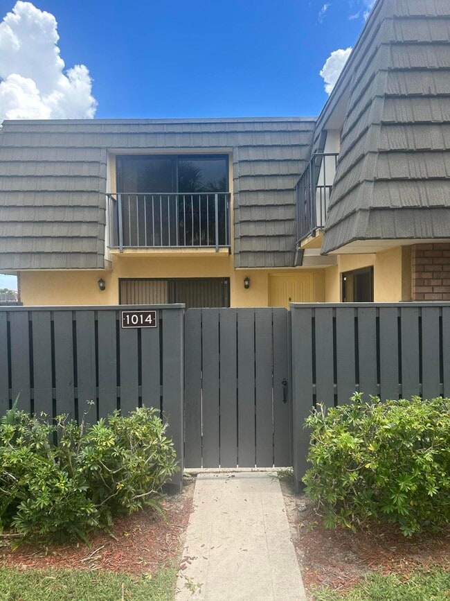 Building Photo - 1014 10th Way