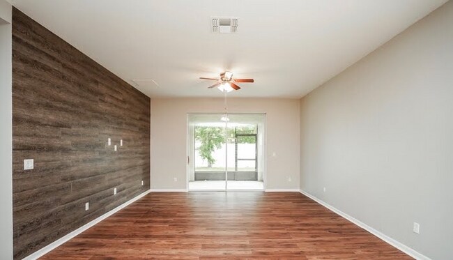 Building Photo - 2556 Isabela Terrace