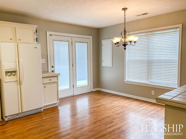 Building Photo - Three Bedroom in Countryaire