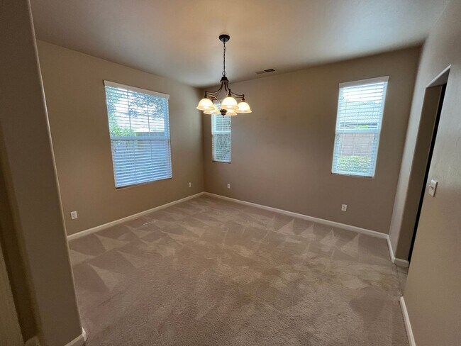 Foto del edificio - Immaculate home for rent located in the Vi...