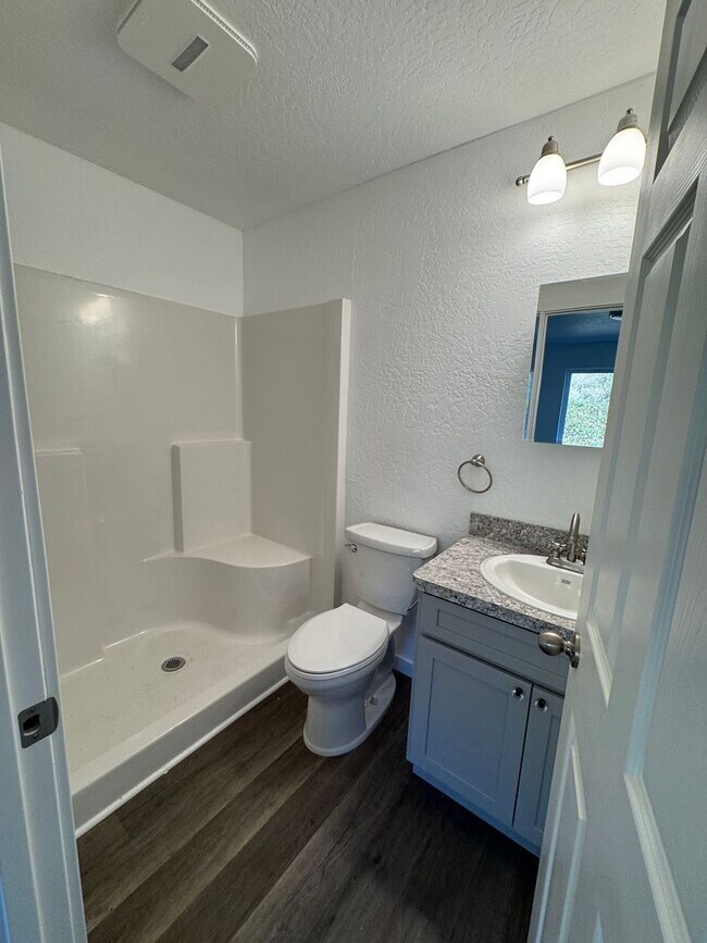 Foto del edificio - 486-488 NE Housley Ave