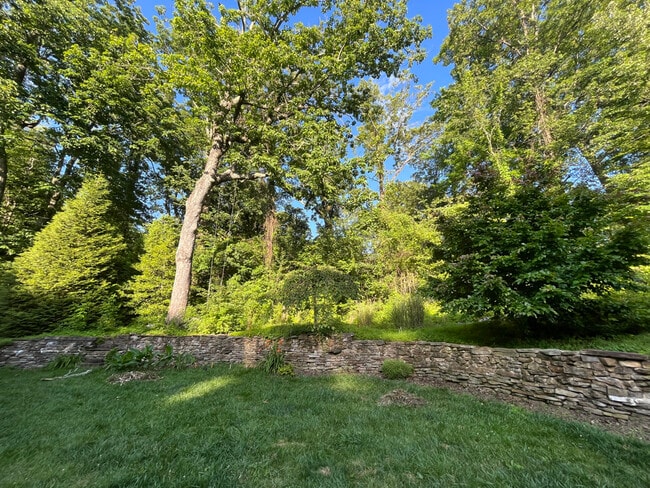 Building Photo - 226 Stratford Way