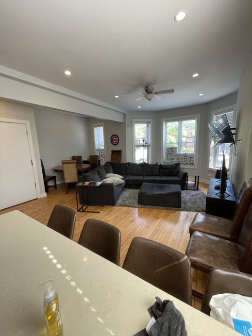 Foto del edificio - 1035 W Diversey Pkwy