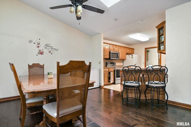 Building Photo - 2605 Montega Dr