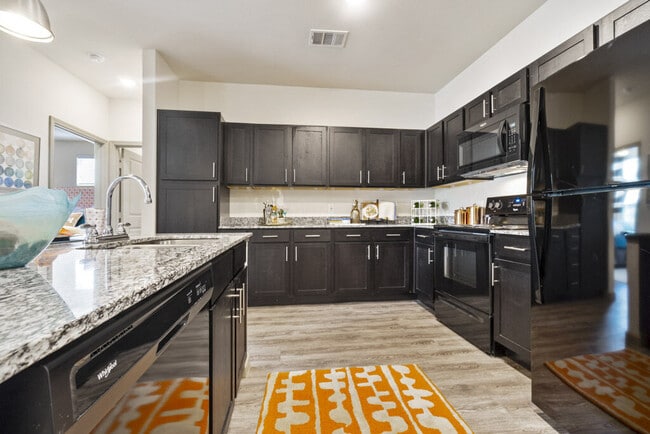 Building Photo - Spyglass Of Ennis