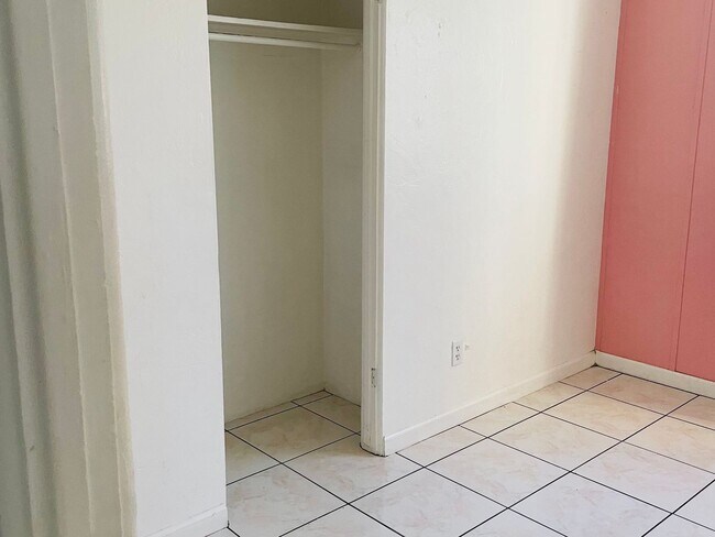 Building Photo - 3 Bedroom Single Family Home in Phoenix
