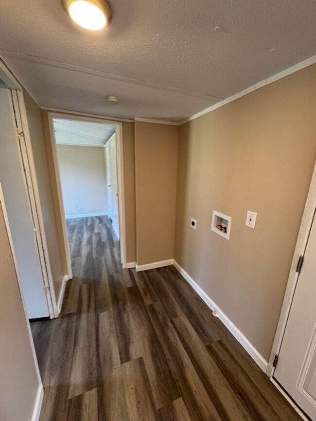 Foto del edificio - Newly Remodled 3 Bedroom 2 Bath Unit