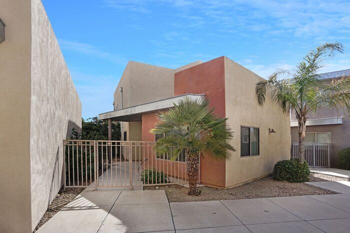 Primary Photo - 2491 N Silver Mosaic Dr