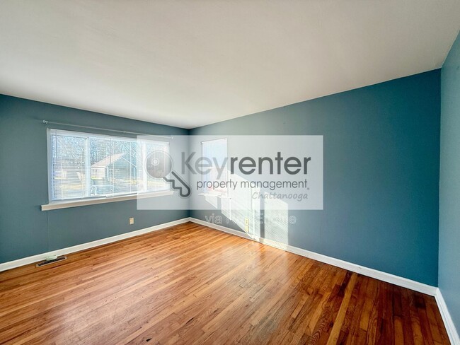 Building Photo - 221 Robert E Lee St