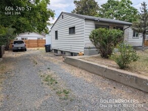 Building Photo - 604 2nd St
