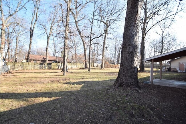 Building Photo - 1001 N Dove Dr