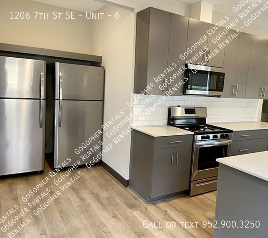 Primary Photo - Modern 5 Bedroom Row Home in Dinkytown