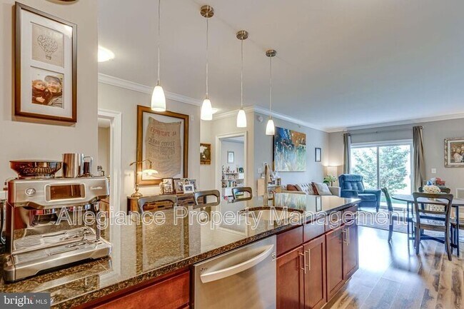 Foto del edificio - 6301 Edsall Rd