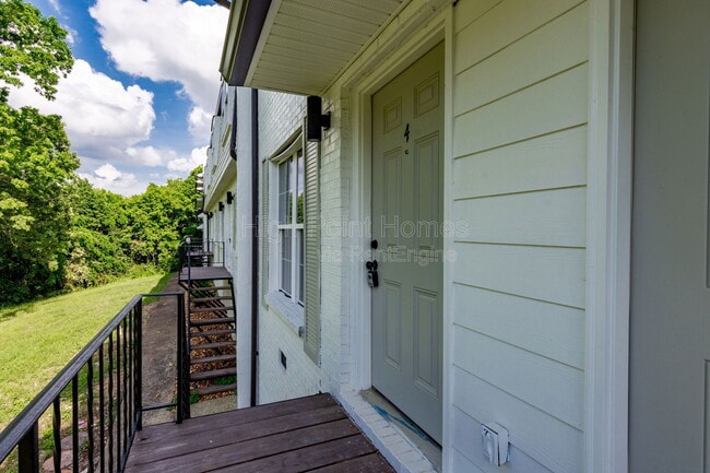 Building Photo - 400 Gallery Ln