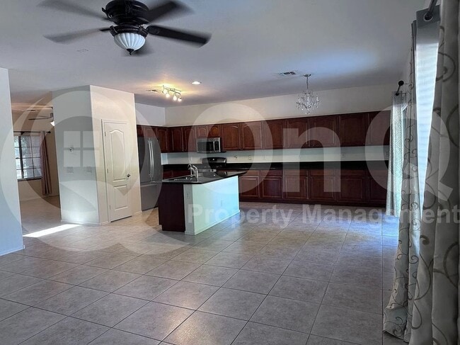 Building Photo - 6521 S Emerald Dr