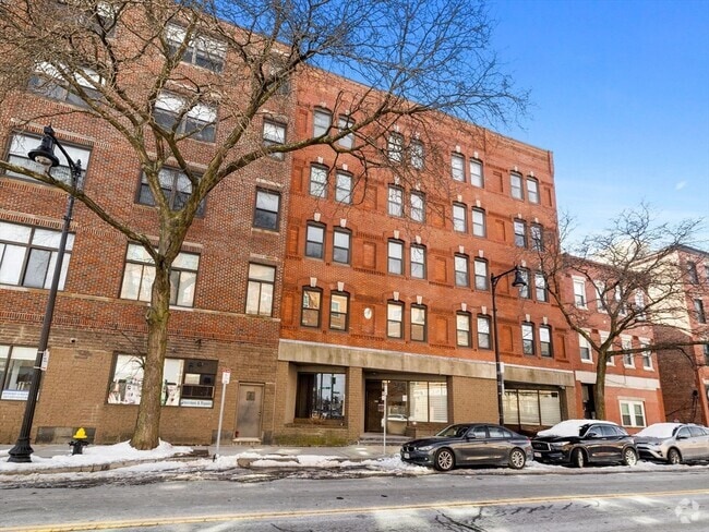 Building Photo - 397 Commercial St