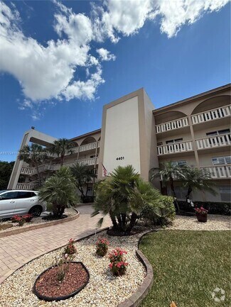 Building Photo - 4401 Martinique Ct