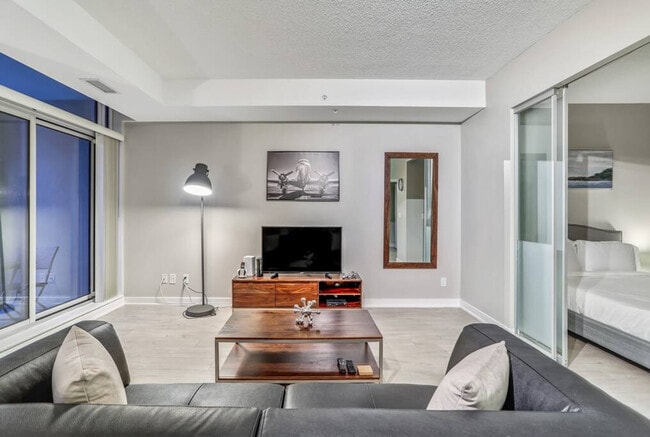 Building Photo - 255 Queen St W