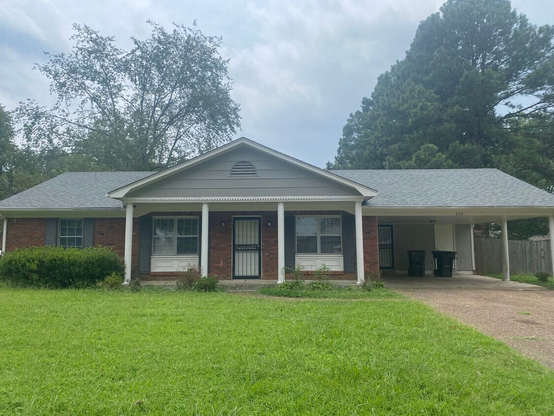 Primary Photo - Renovated three bedroom two bath all lamin...
