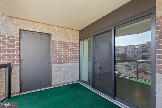 Building Photo - 8360 Greensboro Dr