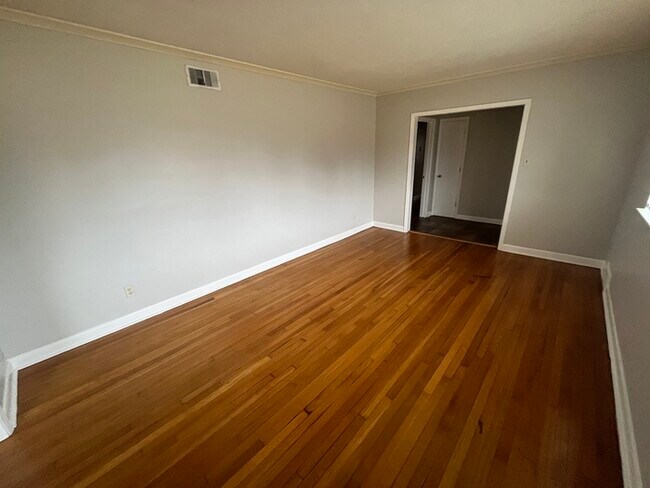 Foto del edificio - 1634 Oakwood Dr