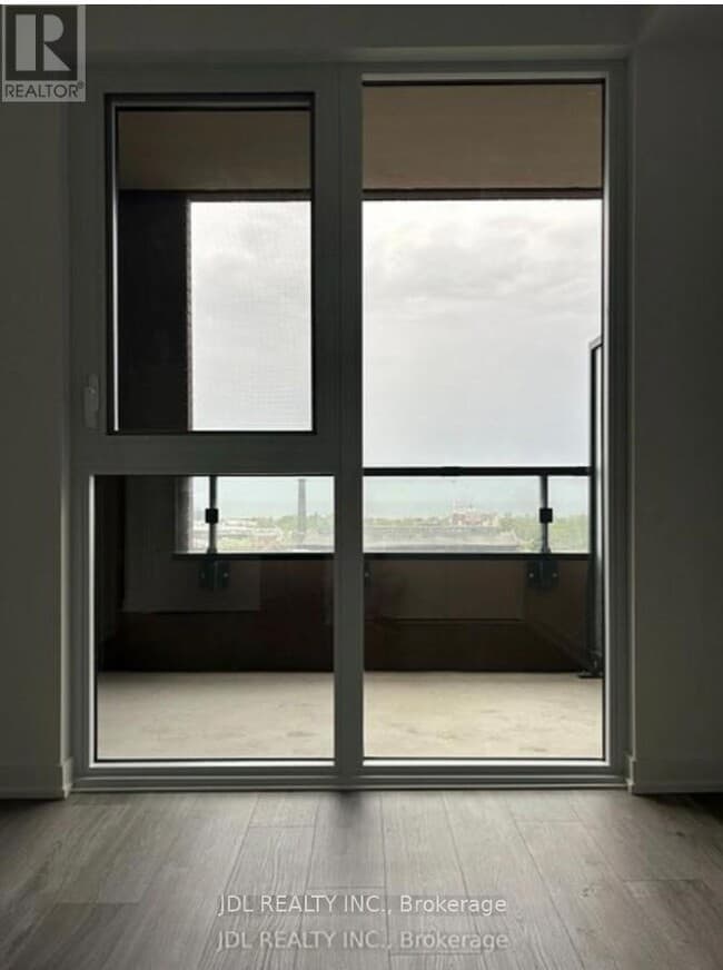 Building Photo - 285 Dufferin St