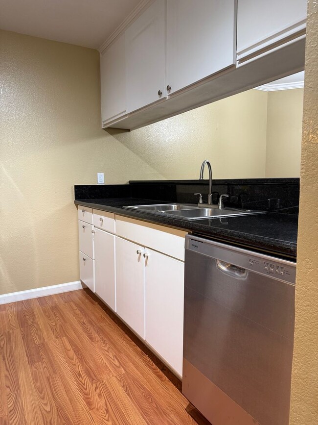 Foto del edificio - Spacious 2 Bedroom 2 Bath Condo with a View