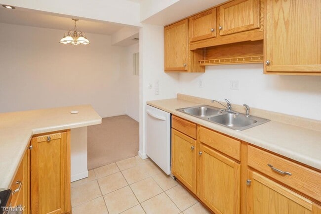 Building Photo - 2 br, 1 bath  - 742 W Kilgore Rd Apt 208