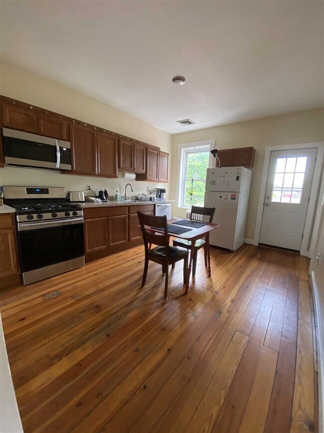 Building Photo - 232 Main St