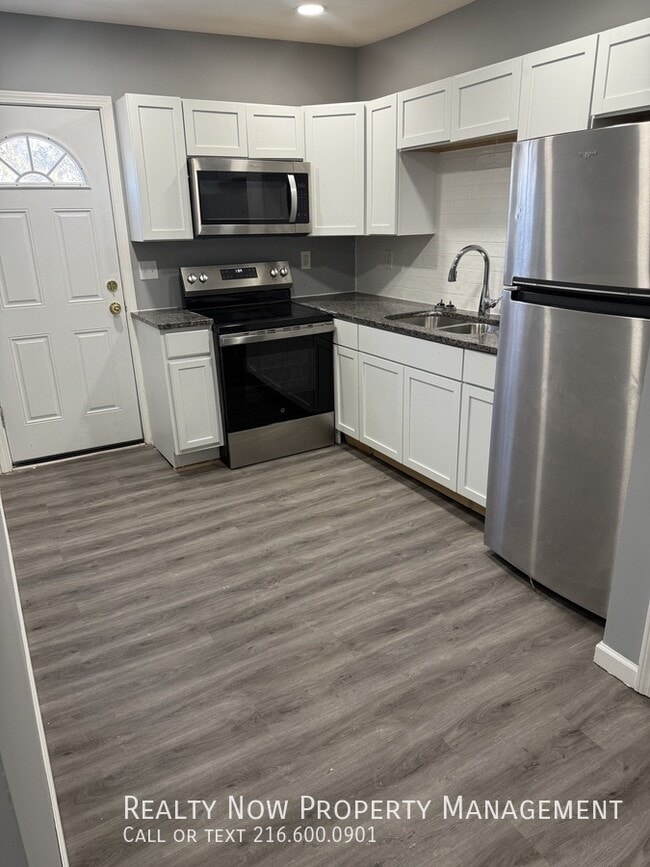 Building Photo - 2054 W 98th St