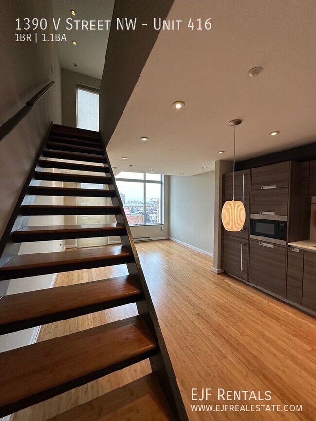 Building Photo - Lofted U Street Corridor Apartment W/Built...