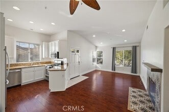 Building Photo - 202 California Ct