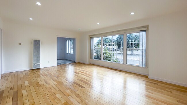 Foto del edificio - 5701 S San Vicente Blvd