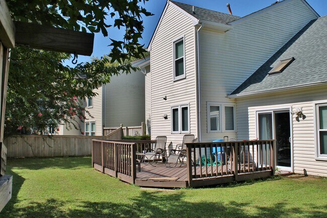 Foto del edificio - Golf Course Lot!! 4-Bedroom Home in Cypress Point!! Fenced Backyard & Dog Friendly!