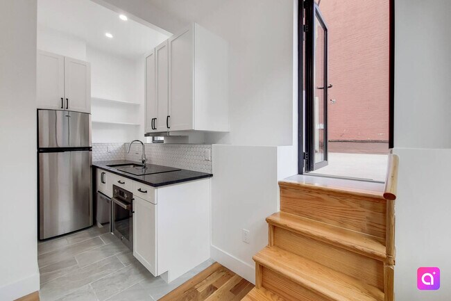 Foto del edificio - 37 1/2 Bedford St